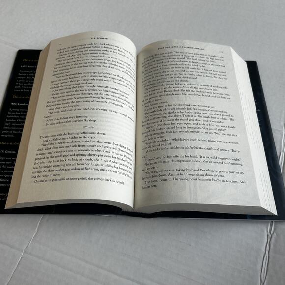 Bury Our Bones in the Midnight Soil by V. E. Schwab TOR HC 1st Ed. 2025 SIGNED - Picture 8 of 8